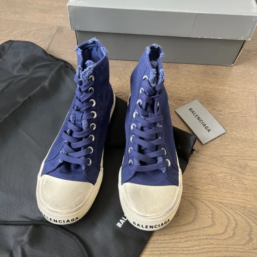Balenciaga 22 summer new PARIS worn and distressed casual high-top red canvas shoes8-hole lace-up upper with embossed size on the back, BALENCIAGA brand logo printed on the toe edge, large box, everything from inside to outside is 100% restored to the official configuration, top-notch exclusive, crushing all versions and sizes