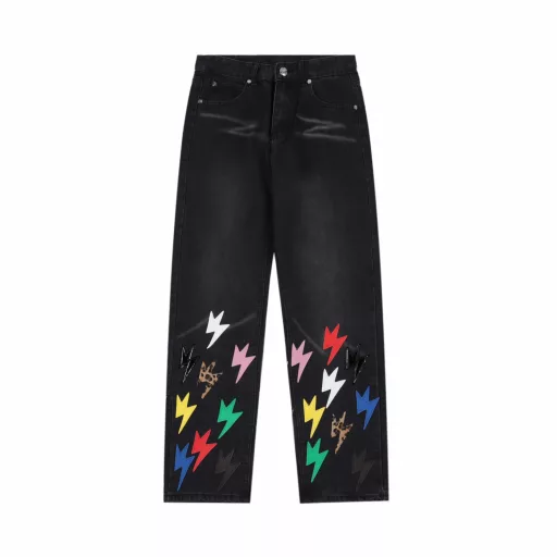 AMEXNOCAP Shibuya Limited Edition Leather Label Lightning Denim PantsAfter the pants are made, they are rinsed with heavy enzyme stone mill. Each pair is different. The heavy washing process has many hidden details. The pants promoted this time are too perfect in both the version and the upper body. It is no exaggeration to say that it takes more time to make 20 short sleeves than to make a pair of jeans. The fabric is 12.2 ounces of high-quality denim. Only when the denim is above 12 ounces can it have the unique high-end texture of denim. I am very satisfied with the proofing after several washings.