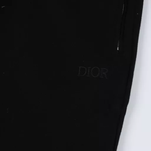 Dior Letter Embroidered Jacquard Cashmere Knitted LeggingsTechnology Description: Pure cashmere fabric, imported high-density Tencel and Celer knitted fabric, double-sided knitting, the inside and outside are consistent, the feel is extremely skin-friendly and comfortable, it feels very delicate, and it is completely fine to wear it alone. The simple and classic sports styling is matched with the brand's high-tech custom-dyed fabric material. The fabric has a certain degree of stiffness, silky and breathable, sweat-absorbent, and very comfortable, integrating functional elements. More suitable for sports and leisure wear. 3D irregular tailoring is more ergonomic, and all imported machine integrated pockets are free to sew.