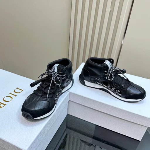 New to the 2025 collection, this Dior, C'est sneaker is a bold and stylish statement. Carefully crafted, the cutout design on the side of the upper is super stylish, and the details add a touch of elegance. The lightweight two-tone sole is extremely comfortable and sports-inspired. It will add a stylish touch to any casual look.The tongue and sole are decorated with the Christian Paris logo, and the cowhide and leather design style