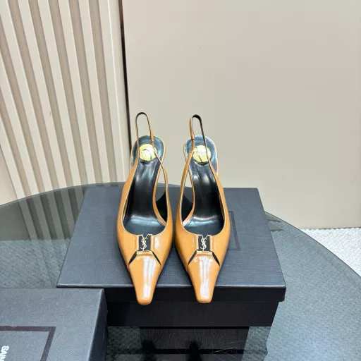 SAIN*LAURENT 2025 new spring and summer series high-heeled sandals! Pointed high-heeled slippers. How can you miss a pair of fairy shoes in the light summer?Paired with various small skirts, it is not picky about foot shape at allThe transparent sparkling diamonds show fantasy colors under the lightIt is really too beautiful. It makes your feet look whiter and makes you crazy! The delicate crystal chain brightens the slender lines of the ankles and releases infinite ♾ elegant charm. Explore more selected high heels