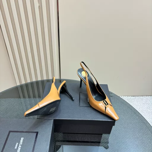 SAIN*LAURENT 2025 new spring and summer series high-heeled sandals! Pointed high-heeled slippers. How can you miss a pair of fairy shoes in the light summer?Paired with various small skirts, it is not picky about foot shape at allThe transparent sparkling diamonds show fantasy colors under the lightIt is really too beautiful. It makes your feet look whiter and makes you crazy! The delicate crystal chain brightens the slender lines of the ankles and releases infinite ♾ elegant charm. Explore more selected high heels