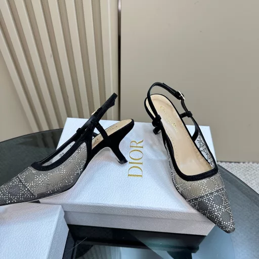 Dior 25S Spring and Summer New ProductsPearl heel pointed toe high heel slippersUpper is made of imported rhinestone meshInner lining is made of sheepskinImported Italian cowhide outsole