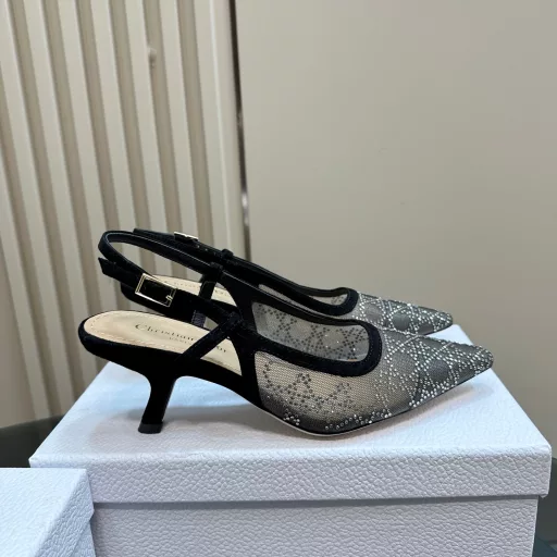 Dior 25S Spring and Summer New ProductsPearl heel pointed toe high heel slippersUpper is made of imported rhinestone meshInner lining is made of sheepskinImported Italian cowhide outsole