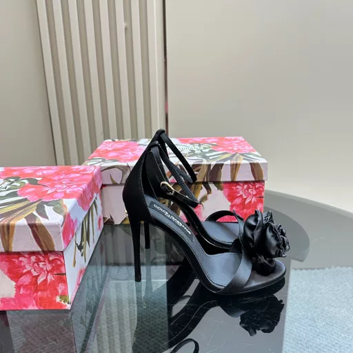 Dolce & Gabbana 25Ss lace-up high-heeled sandalsUpper: SilkLining: LambskinFoot: LambskinGold logo plaque on heel