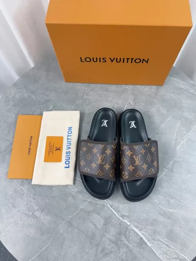 Louis Vuitton2024 Spring/Summer new top version‼ ️Original versionThe latest model in the counter, straw slippers, new hard goods🆕❥Purchasing agent level! Full of high-end feeling! A model that is popular among bloggers at home and abroad, retro and fashionable, it looks amazing on the feet! The official website's main model★