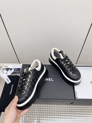 Chanel——The latest chubby big-toed shoes, thick-soled shoes, biscuit shoes, sneakers…Classic diamond-shaped surface, soft and chubby…5cm thick-soled shorty height-increasing artifact; all-leather diamond-shaped fabric; original leather lining, original TPU outsole cover, embroidered logo on the tongue, metal logo embellishment on the heel…