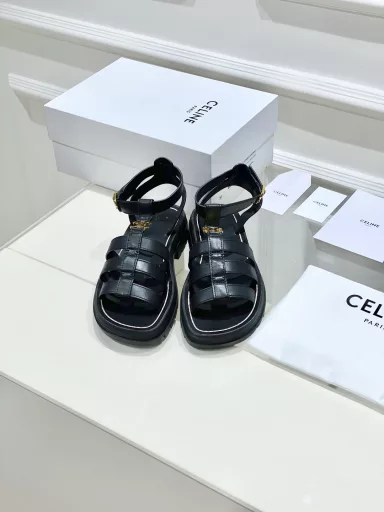 𝗖𝗘𝗟𝗜𝗡𝗘! 23SS new Celine retro Roman sandalsNo pressure in and out of the counter, heavy-duty version, refuse to see fake low-end goods at first glance. Original last, adjusted N times, this pair is absolutely vintage and full of retro flavor