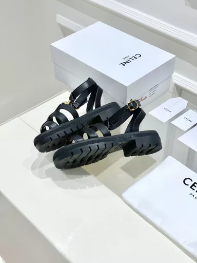 𝗖𝗘𝗟𝗜𝗡𝗘! 23SS new Celine retro Roman sandalsNo pressure in and out of the counter, heavy-duty version, refuse to see fake low-end goods at first glance. Original last, adjusted N times, this pair is absolutely vintage and full of retro flavor