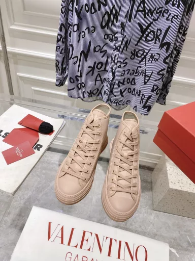 Valentino new embroidered canvas shoes🔥Original development🔥 Fabric original embroidered velvet🔥 Original outsole🔥Full set of counter packaging