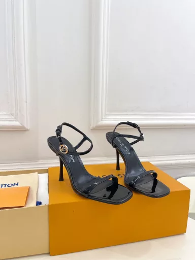 Louis Vuitton 25𝐬𝐬🧡💚2025 early spring new top version‼ ️Original versionThe latest model in the counter 6AM one-strap high-heeled sandals are now available🆕❥BS purchasing level! High-end! A popular model among bloggers at home and abroad, retro and fashionable, looks amazing on the feet! The official website's main model★