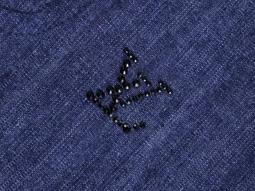 1v 25ss Monochrome Rhinestone PantsMade of custom cotton fabric, full-length Blason pattern, custom pearlescent buttons, this long-sleeved pajama-style shirt uses chambray to renew evening wear design, combining casual atmosphere and elegant style, full-length Blason pattern shows gorgeous brushstrokes, trim and open collar highlight exquisite details, can be combined with the same style to create a festive look, custom accessories, three complete labels, unisex style