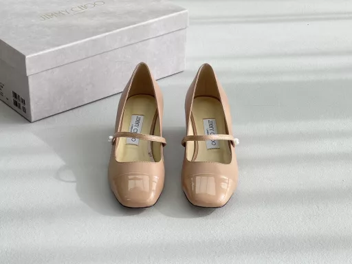 As the latest model of JC, although there are not many photos of it, you can't take your eyes off it when you see it for the first time! ! Like our JC high heels, all are directly supplied to global shopping, Micheng and other platforms for orders. It is luxuriously made of imported Italian nappa leather calfskin/Grit upper, contrasting cow patent leather toe, lambskin lining, beautiful and exquisite Mary Jane toe, pearl decoration on the straps, Italian leather outsole, plus our unbeatable price, you can try it on and buy it directly at the counter! !