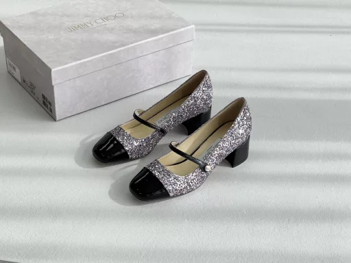 As the latest model of JC, although there are not many photos of it, you can't take your eyes off it when you see it for the first time! ! Like our JC high heels, all are directly supplied to global shopping, Micheng and other platforms for orders. It is luxuriously made of imported Italian nappa leather calfskin/Grit upper, contrasting cow patent leather toe, lambskin lining, beautiful and exquisite Mary Jane toe, pearl decoration on the straps, Italian leather outsole, plus our unbeatable price, you can try it on and buy it directly at the counter! !