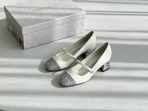 As the latest model of JC, although there are not many photos of it, you can't take your eyes off it when you see it for the first time! ! Like our JC high heels, all are directly supplied to global shopping, Micheng and other platforms for orders. It is luxuriously made of imported Italian nappa leather calfskin/Grit upper, contrasting cow patent leather toe, lambskin lining, beautiful and exquisite Mary Jane toe, pearl decoration on the straps, Italian leather outsole, plus our unbeatable price, you can try it on and buy it directly at the counter! !