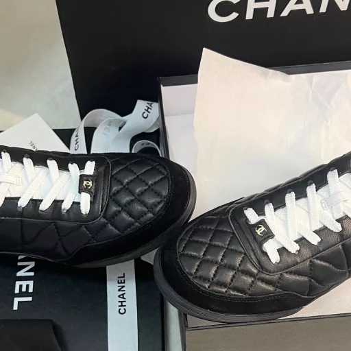 CHANEL 23s new spring and summer sneakers are here❤️Original purchase, development and production Chanel's casual sneakers this season have swept Xiaohongshu and INS. Various social platforms, crazy explosion! Classic design, the upper is embroidered with various craftsmanship, but the outsole is fashionable and sporty. It is extraordinary and has a variety of panda shoe color matching elements. It is light and versatile❗️You won't feel tired when walking❗️