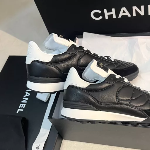 CHANEL 23s new spring and summer sneakers are here❤️Original purchase, development and production Chanel's casual sneakers this season have swept Xiaohongshu and INS. Various social platforms, crazy explosion! Classic design, the upper is embroidered with various craftsmanship, but the outsole is fashionable and sporty. It is extraordinary and has a variety of panda shoe color matching elements. It is light and versatile❗️You won't feel tired when walking❗️