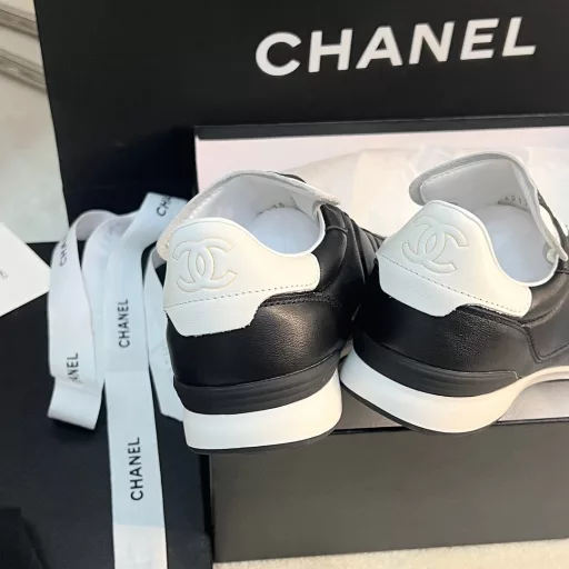 CHANEL 23s new spring and summer sneakers are here❤️Original purchase, development and production Chanel's casual sneakers this season have swept Xiaohongshu and INS. Various social platforms, crazy explosion! Classic design, the upper is embroidered with various craftsmanship, but the outsole is fashionable and sporty. It is extraordinary and has a variety of panda shoe color matching elements. It is light and versatile❗️You won't feel tired when walking❗️