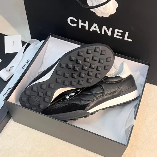 CHANEL 23s new spring and summer sneakers are here❤️Original purchase, development and production Chanel's casual sneakers this season have swept Xiaohongshu and INS. Various social platforms, crazy explosion! Classic design, the upper is embroidered with various craftsmanship, but the outsole is fashionable and sporty. It is extraordinary and has a variety of panda shoe color matching elements. It is light and versatile❗️You won't feel tired when walking❗️