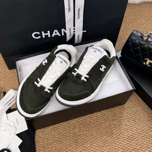 CHANEL 24b Early Fall New ProductsSports shoes are hot-selling items on major platforms~It is also the first choice for Internet celebrities to wear. The entire Chanel series has been fully upgraded. More fashion elements have been added to the uppersUpper materials are spliced ​​uppersOriginal two-color PHYLON (MD) soles,Good resilience and a full set of high-end packaging