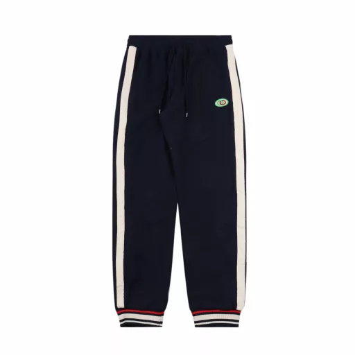 Gucci GG Embroidered Logo Patchwork LeggingsItalian customers supply top-grade custom-made garment fabrics, heavyweight high-density air layer pure cotton material, with powerful functional properties, extremely delicate and comfortable touch, excellent breathability and moisture absorption, clean and neat upper body, light and burden-free! The details are very outstanding, custom zipper opening and closing design, exclusive alloy custom zipper, light and mature color matching, suitable for various daily wear, high mix and match compatibility, suitable for a variety of occasions, street leisure, outdoor sports, etc., can perform very well, wardrobe business leisure excellent high attendance rate! It is a rare opportunity!