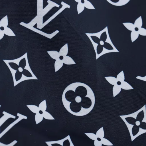 Louis Vuitton Monogram Printed PantsLOUK MONOGRAM Printed Tech SweatpantsThese sweatpants have a satin texture of technical fabrics, with eye-catching colors to highlight the Monogram pattern. The contrast stitching on the trouser legs highlights the sporty atmosphere and can be paired with the same sports top to create a 2024 Fall/Winter runway look.Casual version, all-over Monogram print, with straps on the left and right.