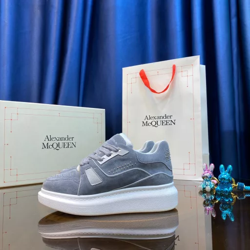 McQueen Alexander McQUEENThe first cooperation autumn and winter luxury super hot item is launched today [Celebrate][Celebrate][Celebrate]Leading in international information, development and innovation, our all-round quality innovation and service are far ahead [Strong][Strong][Strong][Rose] Purchasing agent-level heavy craftsmanship quality, can be made into original and new labels, and will be launched immediately, welcome to cooperate