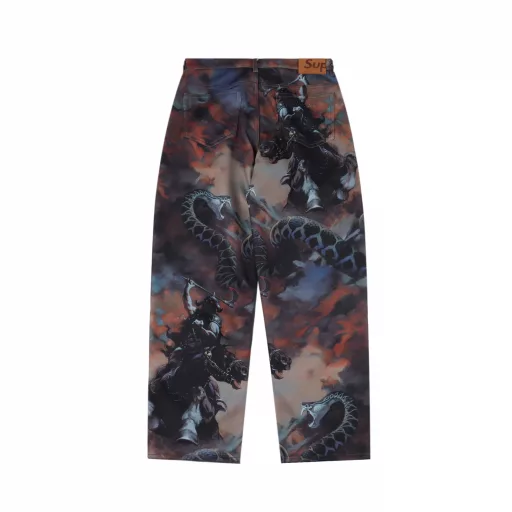 Supreme x Frank Frazetta FW24 WEEK15 Faux Shearling Lined Trucker Jacket Knight Snake-cutting Denim Printed Casual PantsCombining classic denim design with the artist's unique visual style, this series' most eye-catching item is full of personalityOriginal purchase and development, high quality, clothes are sampled and tested for printing and layout, special positioning laser cutting, time-consuming and labor-intensive, custom leather