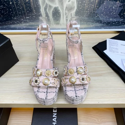CHANELSummer waterproof platform thick-heeled sandalsThe upper is made of sheep embroidery, comfortable to the foot, fashionable and versatile