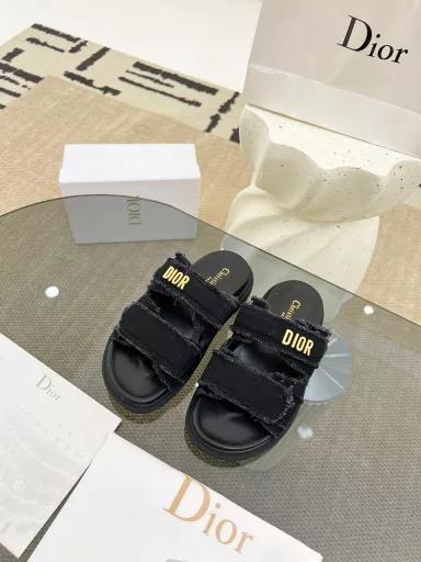 Dior 2024 Spring and Summer latest season double C Velcro casual sandals! Summer beach sandals🏖️! A pair of sandals that are super comfortable to wear! A classic must-have! ✊Adhere to the original 1:1 mold customization! Feel free to compare! Bring you the authentic foot feel! The first choice for high-end customers to purchase on behalf of others
