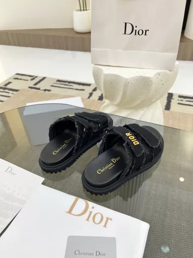 Dior 2024 Spring and Summer latest season double C Velcro casual sandals! Summer beach sandals🏖️! A pair of sandals that are super comfortable to wear! A classic must-have! ✊Adhere to the original 1:1 mold customization! Feel free to compare! Bring you the authentic foot feel! The first choice for high-end customers to purchase on behalf of others