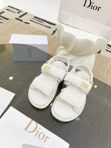 Dior 2024 Spring and Summer latest season double C Velcro casual sandals! Summer beach sandals🏖️! A pair of sandals that are super comfortable to wear! A classic must-have! ✊Adhere to the original 1:1 mold customization! Feel free to compare! Bring you the authentic foot feel! The first choice for high-end customers to purchase on behalf of others