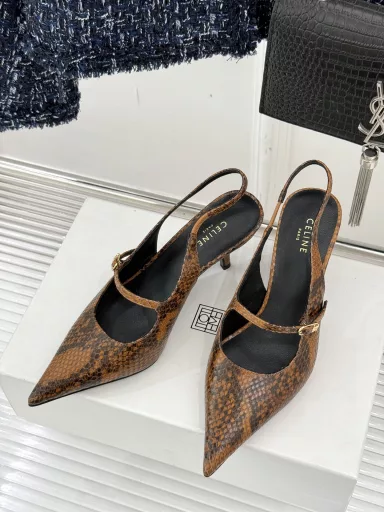 CELIN* Classic retro pointed high heelsThis series of CELIN is really retroIt looks great no matter how you wear itThe small pointed toe is designed to make your feet look smallerThe fabric is original and customizedThe lining is all lambskinThe leather outsole is imported from Italy