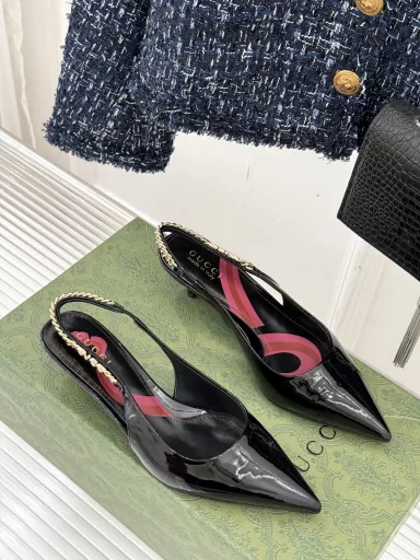 GUCC*25S Spring and Summer new product pointed toeMetal chain high-heeled sandalsThe fabric is made of imported cow patent leatherHigh-grade custom-dyed sheepskin liningImported Italian cowhide outsole