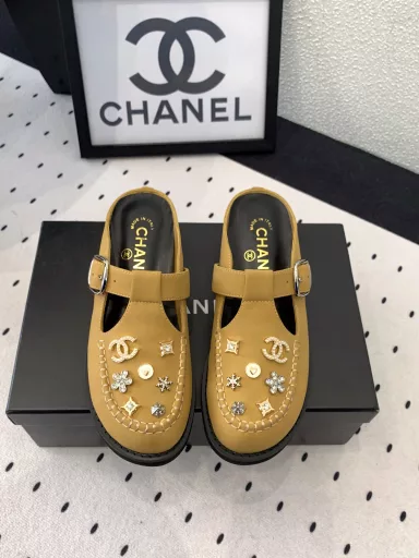 Chanel's new early spring half-slippers, high-end version shipped, catwalk models on various platforms, comfortable to wear and especially show long legs, imported cowhide frosted upper, sheepskin pads, rubber foam outsole