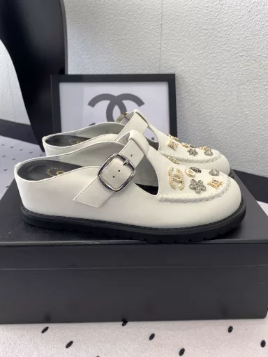 Chanel's new early spring half-slippers, high-end version shipped, catwalk models on various platforms, comfortable to wear and especially show long legs, imported cowhide frosted upper, sheepskin pads, rubber foam outsole