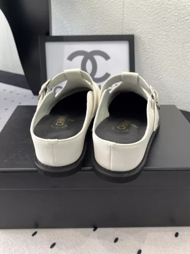 Chanel's new early spring half-slippers, high-end version shipped, catwalk models on various platforms, comfortable to wear and especially show long legs, imported cowhide frosted upper, sheepskin pads, rubber foam outsole