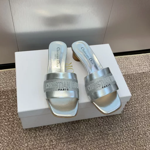 Dior 2024 Spring and Summer New DWAY Flat Flip Flops Colorblock Women's Shoes CD Letter Logo Three-Dimensional Embroidery Cylindrical Heel Sandals Square Head Thick Heel Jelly Color Open Toe Slippers Original Development Market Top Version