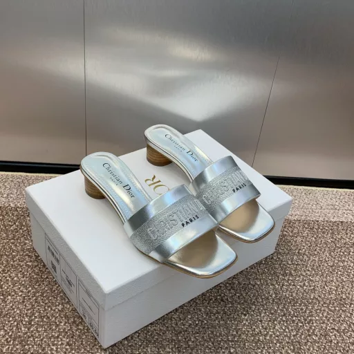 Dior 2024 Spring and Summer New DWAY Flat Flip Flops Colorblock Women's Shoes CD Letter Logo Three-Dimensional Embroidery Cylindrical Heel Sandals Square Head Thick Heel Jelly Color Open Toe Slippers Original Development Market Top Version
