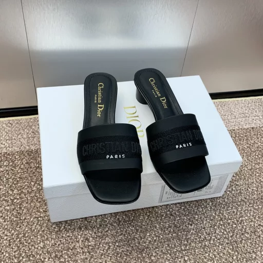 Dior 2024 Spring and Summer New DWAY Flat Flip Flops Colorblock Women's Shoes CD Letter Logo Three-Dimensional Embroidery Cylindrical Heel Sandals Square Head Thick Heel Jelly Color Open Toe Slippers Original Development Market Top Version