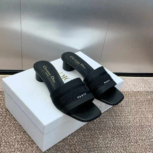 Dior 2024 Spring and Summer New DWAY Flat Flip Flops Colorblock Women's Shoes CD Letter Logo Three-Dimensional Embroidery Cylindrical Heel Sandals Square Head Thick Heel Jelly Color Open Toe Slippers Original Development Market Top Version