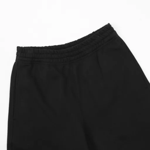 Burberry BBR checkered back pocket sweatpantsMade of lightweight cotton fabric, with cotton fiber as the main raw material, the front is a smooth cotton surface, and the other side is velvet treated. The waist is designed with elastic band, with drawstring adjustment, and the waist elastic band and trouser legs are sewn with three needles and five threads to make it more firm, flat and beautiful with good elasticity. There are pockets on both sides, and the edges are all knotted. There is a rectangular pocket at the hip position, which is also knotted to make it more firm and beautiful. It is a casual loose version.