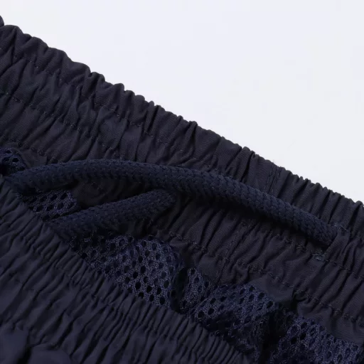 Balenciaga BLCG 25SS catwalk style double hook embroidery indigo patchwork sports trousersLight luxury, a must-have item for men and women's daily commuting wear. Correct version, welcome to compareDetailed features· Custom recycled nylon fabric, slightly wrinkled process· Lining uses three-level polyester bird's eye mesh· Hidden pocket design on the inside of the top· Small slit zipper design on the leg of the trousers· Side zipper pockets· Sporty B embroidered by Tajima high-speed embroidery machine, three-dimensional and full· Customized hardware zipper with mold opening· Original main label, washing tag, brand packaging