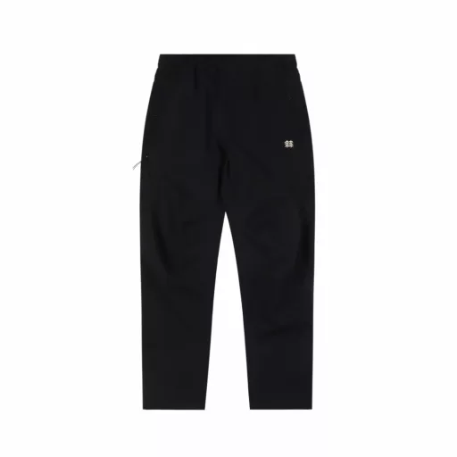 KOLONSPORT sports running training windproof waterproof breathable assault trousersThis pair of running pants is of very good quality and has a very good style. This pair of pants is simply amazing. Bosses can wear it not only outdoors, but also for business and casual wear. It is a must-have in men's wardrobes for spring and summer. The 3D fitted tapered trousers have both the formality of suit pants and the comfort of sports pants. They are loose where they should be loose and tight where they should be tight. They are particularly stylish on the upper body. The loose and tight waist with drawstring design is a versatile pair of pants that can be worn on various occasions. Elastic strips are added to the waistband, which is comfortable and will not twist or slide down, giving you a full sense of security. The pockets on both sides of the pants are equipped with zippers. The leg pockets are also equipped with zippers, which are extremely safe. This fabric is a three-proof outdoor fabric with four-sided elasticity, allowing you to experience a zero-feeling and unrestrained outdoor experience. The inner layer close to the skin is particularly smooth and does not feel prickly. The silicone evergreen under the pocket is exquisite. The zipper and drawstring of the pants have the evergreen logo, showing extraordinary taste