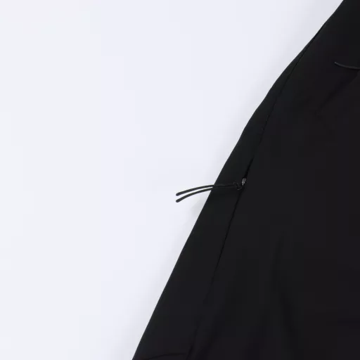 KOLONSPORT sports running training windproof waterproof breathable assault trousersThis pair of running pants is of very good quality and has a very good style. This pair of pants is simply amazing. Bosses can wear it not only outdoors, but also for business and casual wear. It is a must-have in men's wardrobes for spring and summer. The 3D fitted tapered trousers have both the formality of suit pants and the comfort of sports pants. They are loose where they should be loose and tight where they should be tight. They are particularly stylish on the upper body. The loose and tight waist with drawstring design is a versatile pair of pants that can be worn on various occasions. Elastic strips are added to the waistband, which is comfortable and will not twist or slide down, giving you a full sense of security. The pockets on both sides of the pants are equipped with zippers. The leg pockets are also equipped with zippers, which are extremely safe. This fabric is a three-proof outdoor fabric with four-sided elasticity, allowing you to experience a zero-feeling and unrestrained outdoor experience. The inner layer close to the skin is particularly smooth and does not feel prickly. The silicone evergreen under the pocket is exquisite. The zipper and drawstring of the pants have the evergreen logo, showing extraordinary taste
