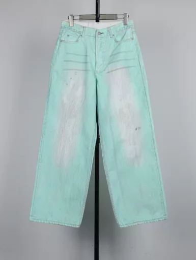 As 24Fw 1981M fluorescent mint green denim trousersCustomized 350g 100% cotton radial bamboo denim fabric, produced by domestic T1-level denim fabric factory, the fabric used for the whole pair of pants needs to be washed with heavy technology, because of the fluorescent coating, the corrosion resistance of the fabric is considered. In addition, the process of this pair of pants is to wash it once for desizing, and then wash it with water spray for coloring. After the fixed color fades, it is sent for fluorescent pigment coating, and finally washed and dirty, custom leather cowhide leather brand, mold embossing