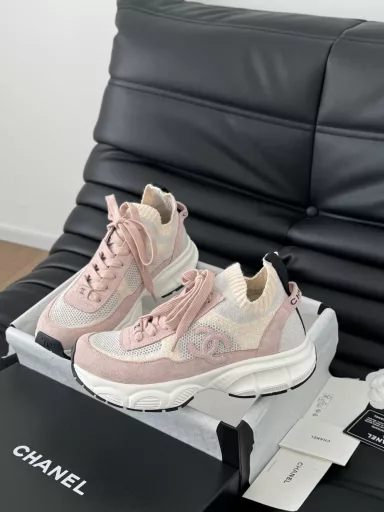Chanel 25C new panda sports casual shoesVersatile white shoes, you can never go wrong with any styleContrasting colors are full of vitalityEmbossed logo on the side, looks very delicateOriginal custom upper material, original outsole