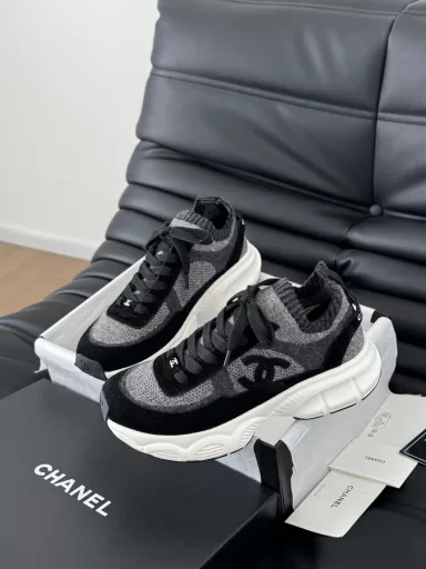 Chanel 25C new panda sports casual shoesVersatile white shoes, you can never go wrong with any styleContrasting colors are full of vitalityEmbossed logo on the side, looks very delicateOriginal custom upper material, original outsole