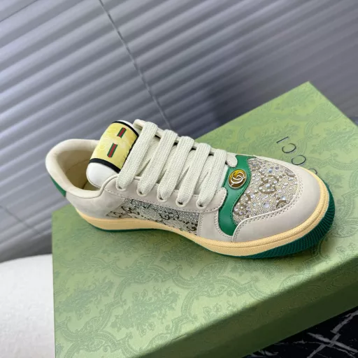 GucciLatest rhinestone sports shoes; casual shoes; small dirty shoesZP developed pure original version; metal double G crystal cylindrical label; bling bling hot diamond surface~~Original frosted cowhide fabric, old flower cloth hot diamond surface, original cowhide lining, foot pad latex injection molding, original TPU outsole (lower layer wide, upper layer narrow)