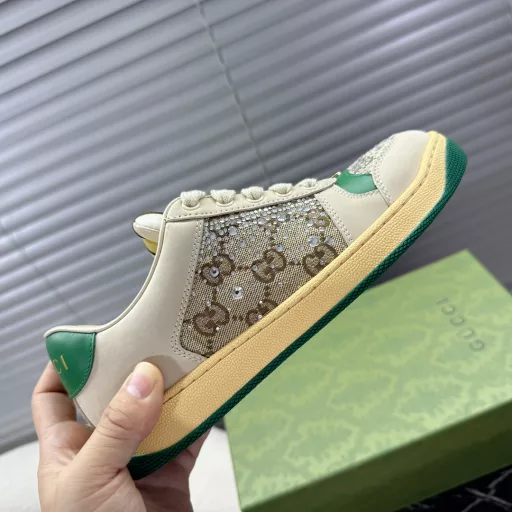 GucciLatest rhinestone sports shoes; casual shoes; small dirty shoesZP developed pure original version; metal double G crystal cylindrical label; bling bling hot diamond surface~~Original frosted cowhide fabric, old flower cloth hot diamond surface, original cowhide lining, foot pad latex injection molding, original TPU outsole (lower layer wide, upper layer narrow)
